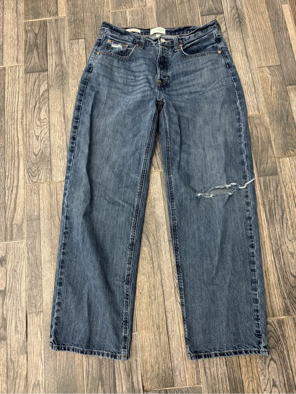 Universal Thread Womens 90’s Baggy distressed button fly jeans - size 8